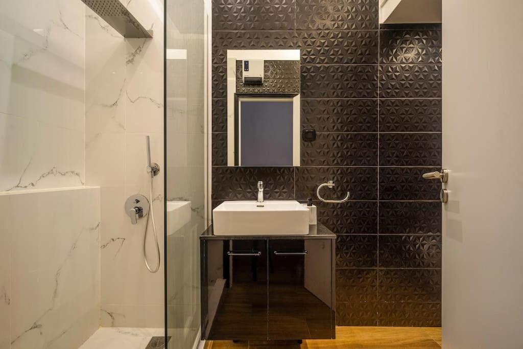 Super Stylish Apartments In The Heart Of Athens! Ngoại thất bức ảnh